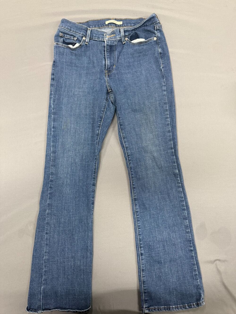 Levi's Womens Size 8M Classic Bootcut Jeans Blue Medium Wash Stretch Denim